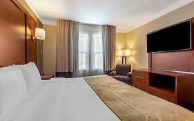 Comfort Suites Visalia Convention Center 3*